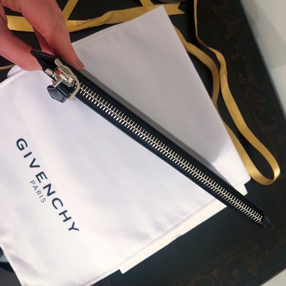 Givenchy Paris Logo Print Clutch - Picture 3 of 7